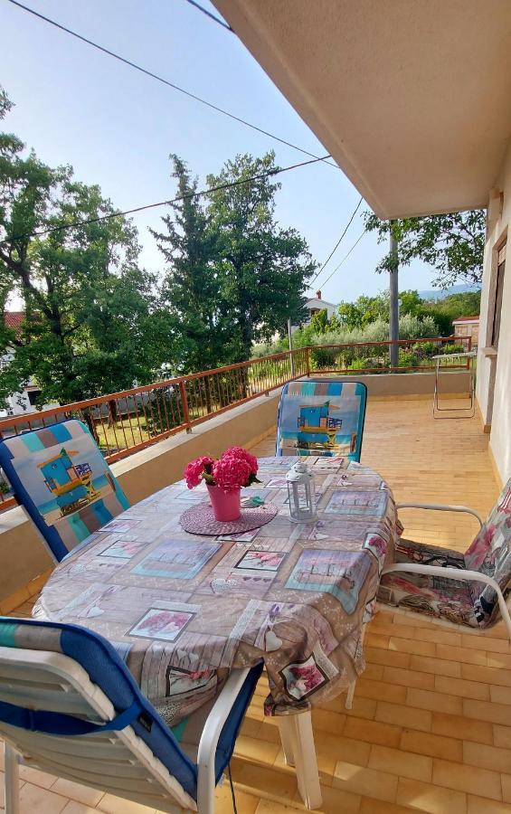 Apartment Luka Dobrinj Bagian luar foto