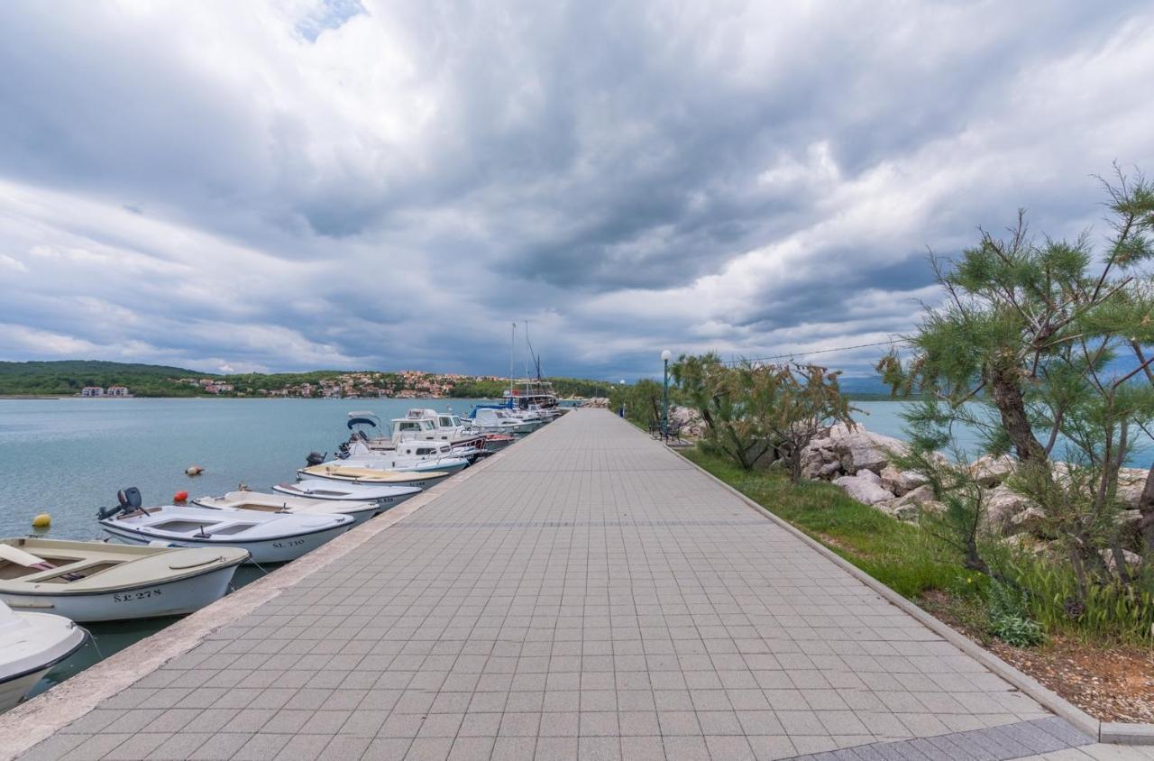 Apartment Luka Dobrinj Bagian luar foto
